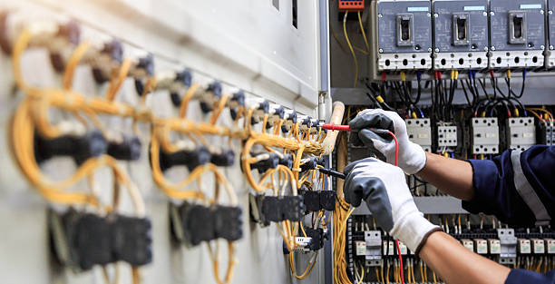 Professional Electrician technician working in Alice, TX